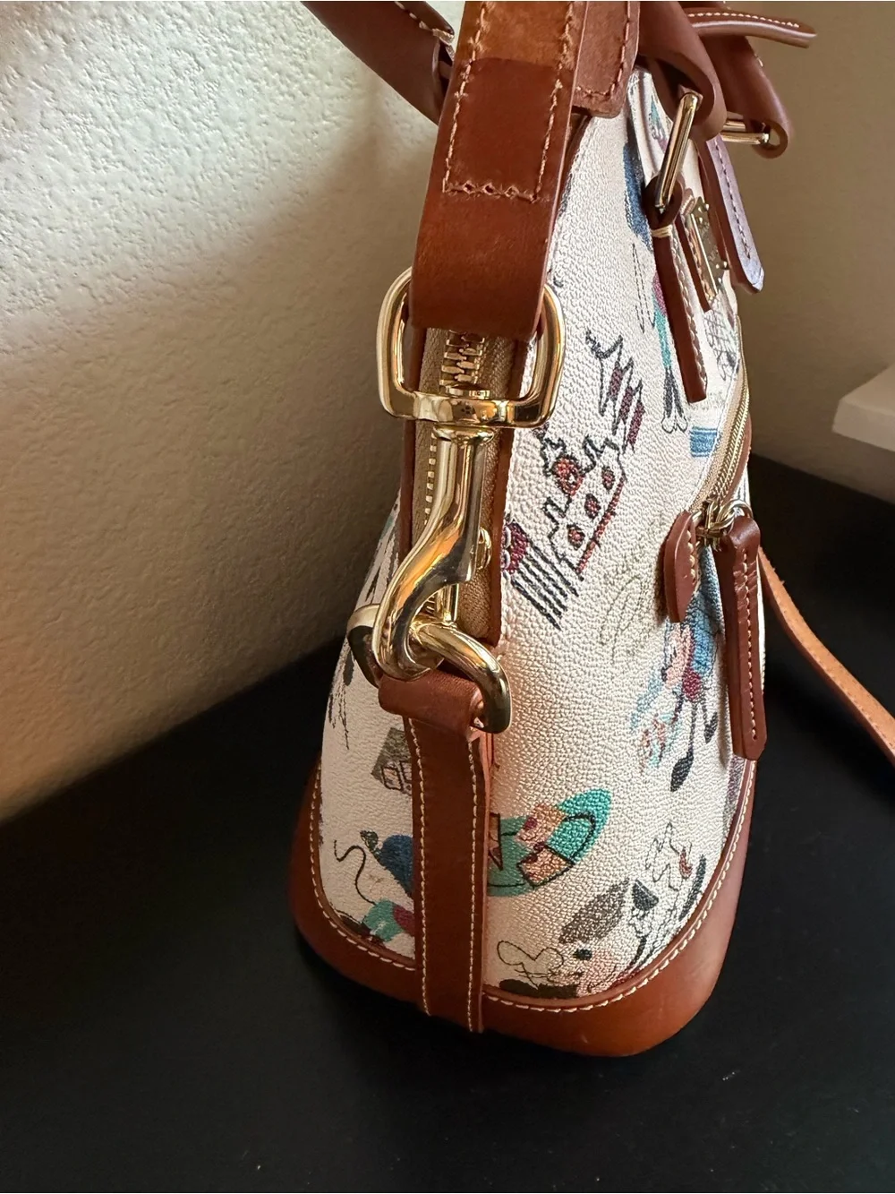 2022 Disney Dooney & Bourke Epcot Food & Wine Festival Satchel Bag Purse Strap